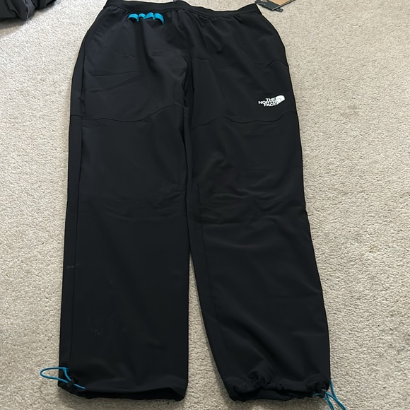 The North Face Jogger - Picture 2 of 12